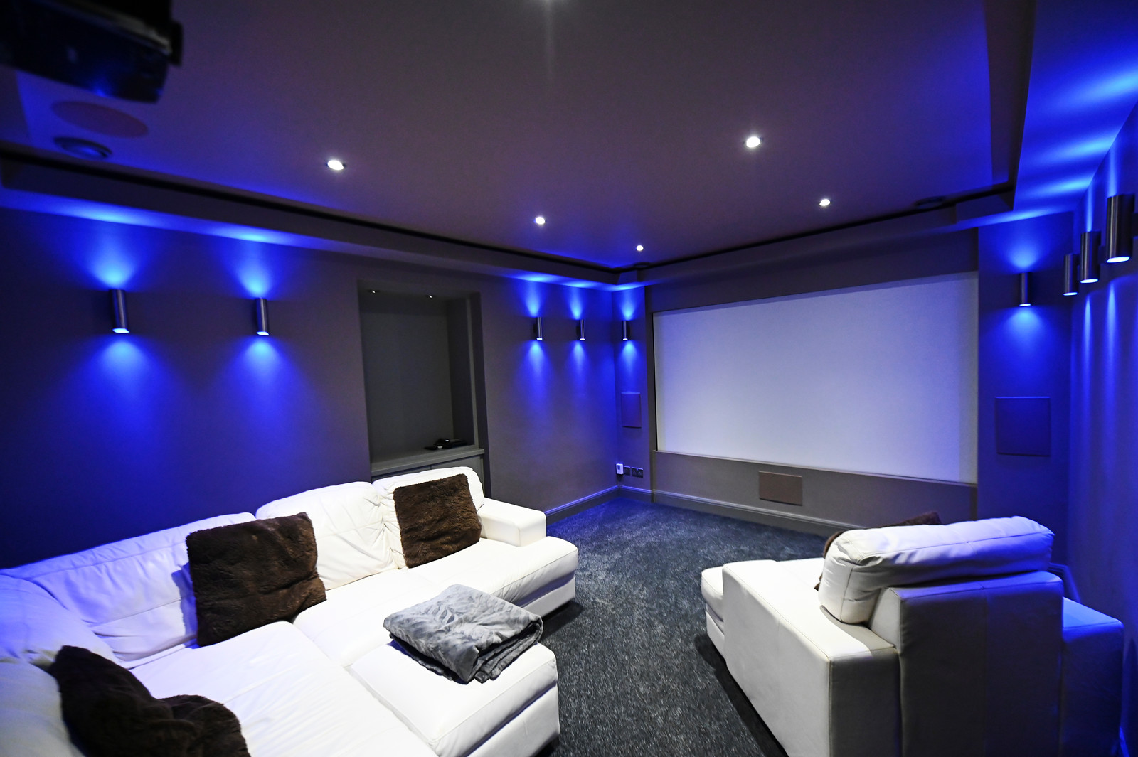 Home cinema installer